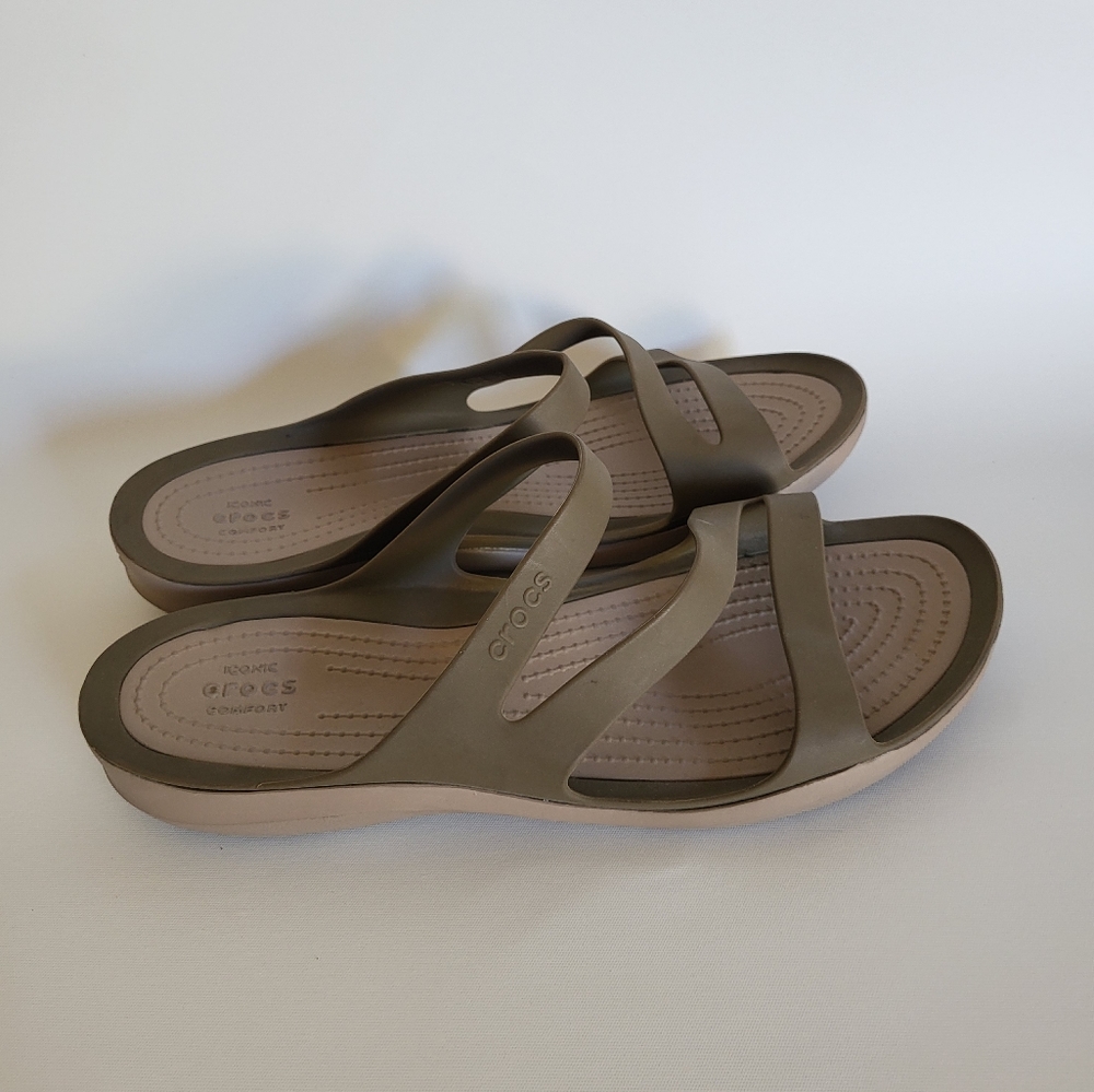 Crocs Women's Swiftwater Sandal Taupe Size 10